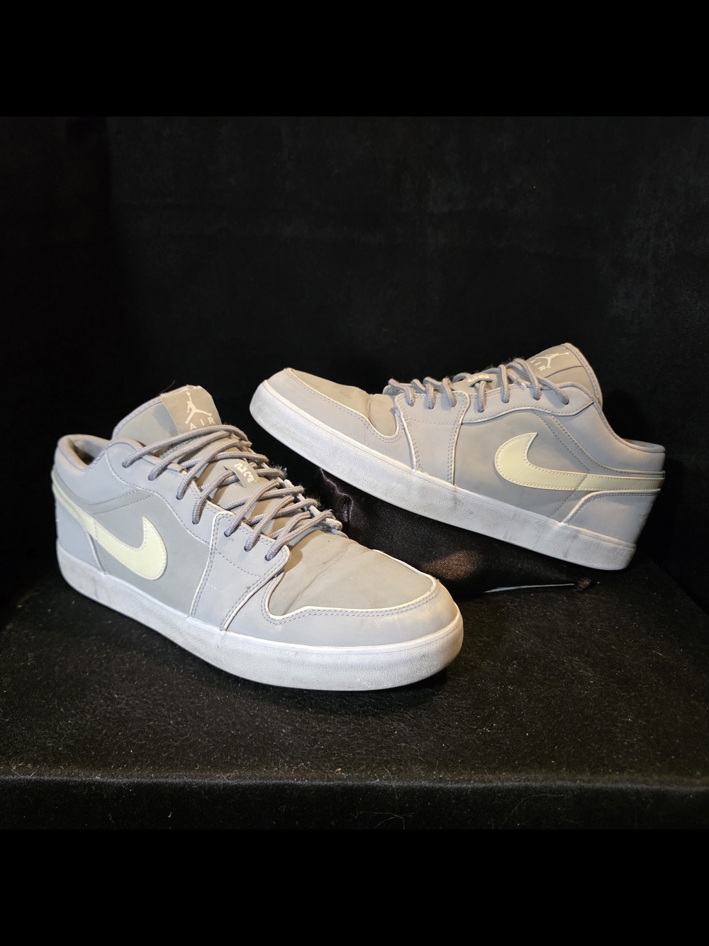 Jordan Men’s Low-Top Sneakers in Light Gray with Pale Yellow Size 11.5
